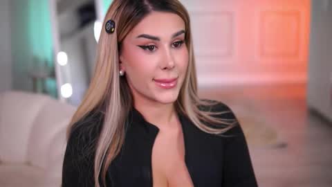 Snapshot of evazane chatting on 24, 11, 2025 Eva online show from 24, 11, 2025