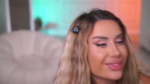 Snapshot of evazane chatting on 4, 12, 2025 Eva online show from 4, 12, 2025