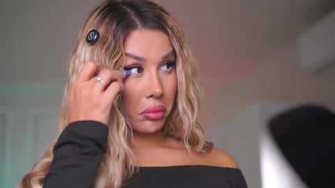 Snapshot of evazane chatting on 14, 12, 2025 Eva online show from 14, 12, 2025