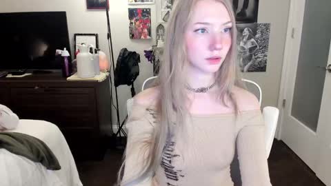Snapshot of eve003300 chatting on 20, 1, 2025 Goddess Eve online show from 20, 1, 2025