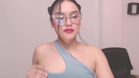 Snapshot of eve_rox18 chatting on 12, 4, 2026 Eve Rox18 online show from 12, 4, 2026