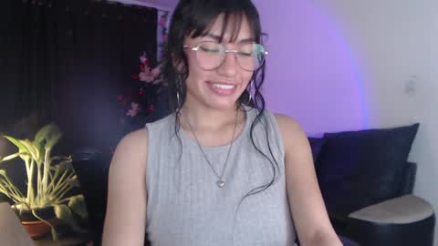 Snapshot of eveelyn_20 chatting on 12, 12, 2024 Kissed by an angel IG evee lyn20 online show from 12, 12, 2024