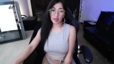 Snapshot of eveelyn_20 chatting on 19, 2, 2025 Kissed by an angel IG evee lyn20 online show from 19, 2, 2025