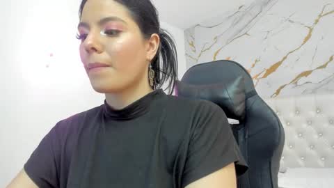 Snapshot of evelin__thompsson chatting on 25, 3, 2026 evelin__thompsson online show from 25, 3, 2026