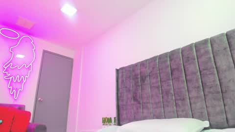 Snapshot of evelin__thompsson chatting on 11, 4, 2026 evelin__thompsson online show from 11, 4, 2026