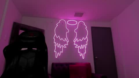 Snapshot of evelin__thompsson chatting on 18, 4, 2026 evelin__thompsson online show from 18, 4, 2026