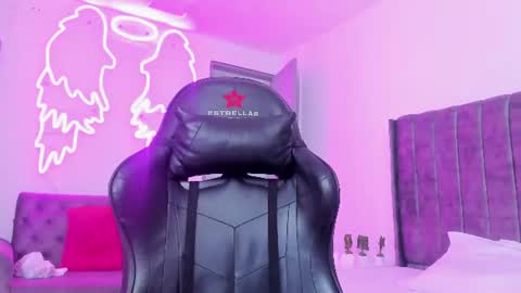 Snapshot of evelin__thompsson chatting on 18, 7, 2026 evelin__thompsson online show from 18, 7, 2026