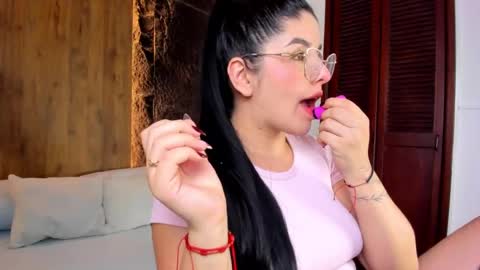 Snapshot of evelin_lopezz chatting on 9, 9, 2025 E V E L I N online show from 9, 9, 2025