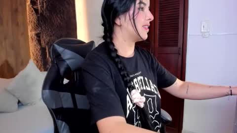 Snapshot of evelin_lopezz chatting on 12, 9, 2025 E V E L I N online show from 12, 9, 2025