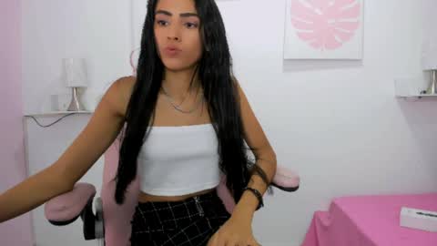 Snapshot of evelin_shy chatting on 6, 4, 2026 Evelin online show from 6, 4, 2026