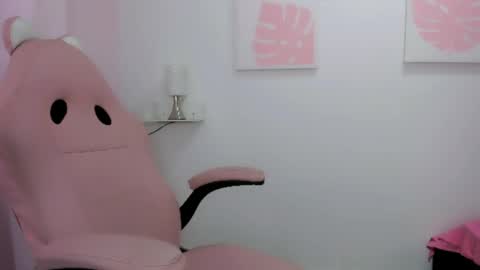 Snapshot of evelin_shy chatting on 8, 4, 2026 Evelin online show from 8, 4, 2026