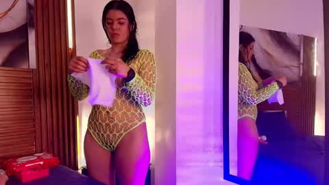 Snapshot of evelin_thompsson chatting on 28, 10, 2025 cielo online show from 28, 10, 2025