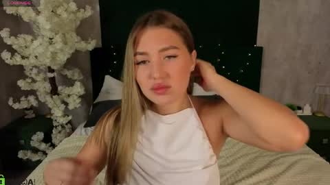 Snapshot of evelina_chapman chatting on 20, 4, 2026 Evelina online show from 20, 4, 2026