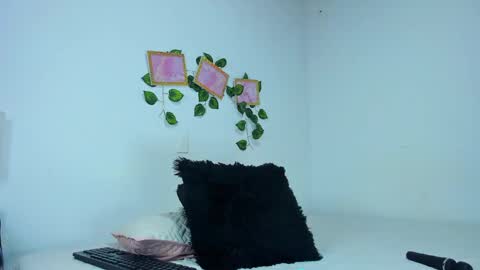 Snapshot of evelinmiller9 chatting on 16, 9, 2025 Evelin Miller online show from 16, 9, 2025