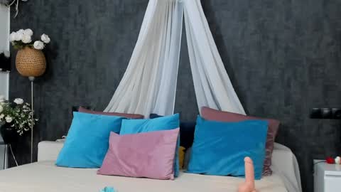 Snapshot of evellynereys chatting on 8, 1, 2025 evellynereys online show from 8, 1, 2025