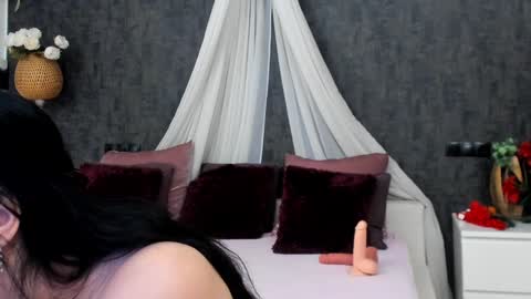 Snapshot of evellynereys chatting on 5, 2, 2025 evellynereys online show from 5, 2, 2025