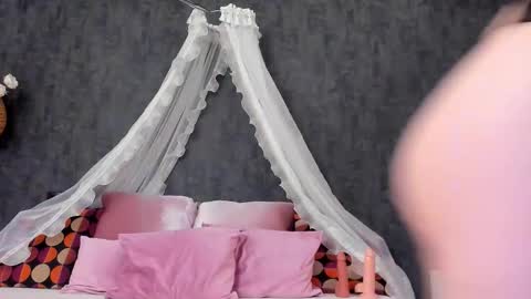 Snapshot of evellynereys chatting on 18, 9, 2025 evellynereys online show from 18, 9, 2025