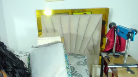 DAYANITA online show from 3, 1, 2025