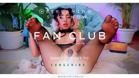 Snapshot of evelyn_chelle chatting on 6, 1, 2025 Im Eve or Chelle Next Stream 191224 online show from 6, 1, 2025