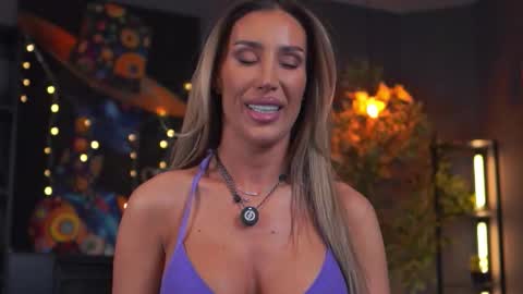 Snapshot of evelyn_evyy chatting on 14, 1, 2026 Evelyn online show from 14, 1, 2026