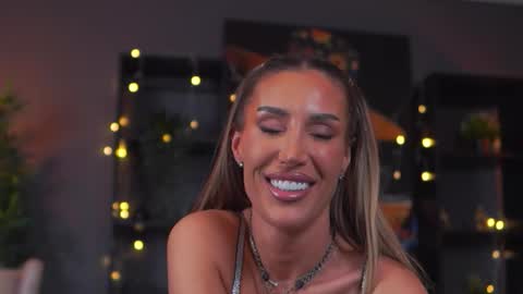 Snapshot of evelyn_evyy chatting on 3, 2, 2026 Evelyn online show from 3, 2, 2026