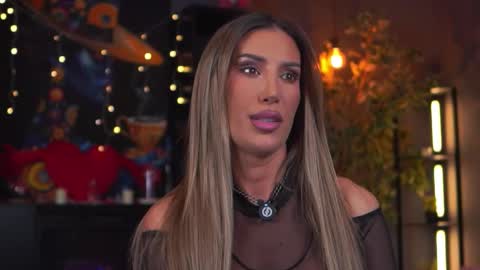 Evelyn online show from 25, 3, 2026