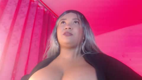 Evelyn Sandoval online show from 21, 10, 2025