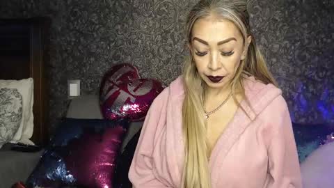 EvelynaGrey online show from 7, 1, 2025