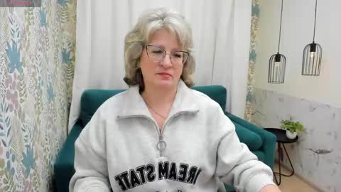 Evelyn online show from 15, 4, 2026