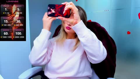 Snapshot of evelyne_rose chatting on 23, 1, 2025 evelyne_rose online show from 23, 1, 2025