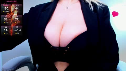 Snapshot of evelyne_rose chatting on 26, 1, 2025 evelyne_rose online show from 26, 1, 2025