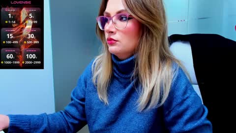 Snapshot of evelyne_rose chatting on 5, 2, 2025 evelyne_rose online show from 5, 2, 2025