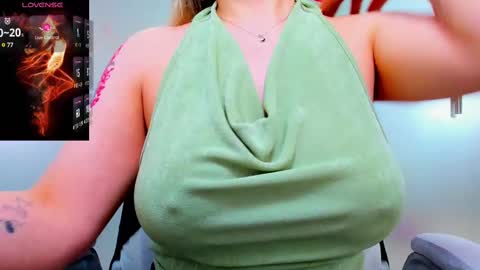 Snapshot of evelyne_rose chatting on 21, 2, 2025 evelyne_rose online show from 21, 2, 2025