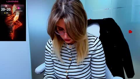 Snapshot of evelyne_rose chatting on 26, 2, 2025 evelyne_rose online show from 26, 2, 2025