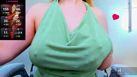 Snapshot of evelyne_rose chatting on 4, 3, 2025 evelyne_rose online show from 4, 3, 2025