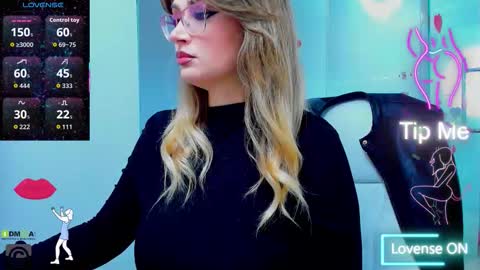 Snapshot of evelyne_rose chatting on 19, 9, 2025 evelyne_rose online show from 19, 9, 2025