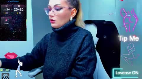 Snapshot of evelyne_rose chatting on 9, 10, 2025 evelyne_rose online show from 9, 10, 2025