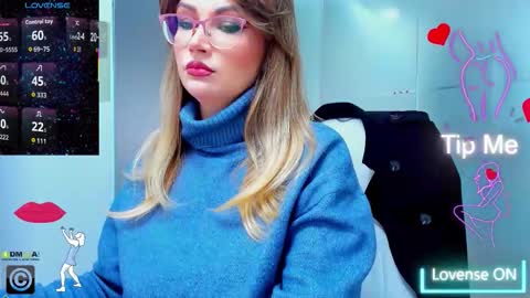 Snapshot of evelyne_rose chatting on 28, 10, 2025 evelyne_rose online show from 28, 10, 2025