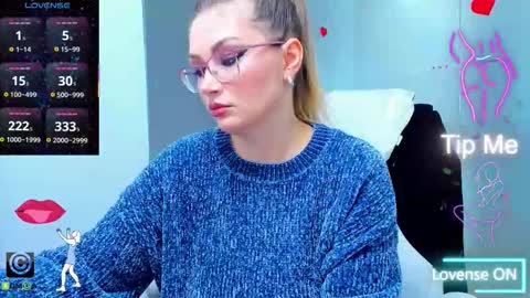 Snapshot of evelyne_rose chatting on 3, 12, 2025 evelyne_rose online show from 3, 12, 2025