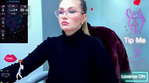 Snapshot of evelyne_rose chatting on 4, 12, 2025 evelyne_rose online show from 4, 12, 2025