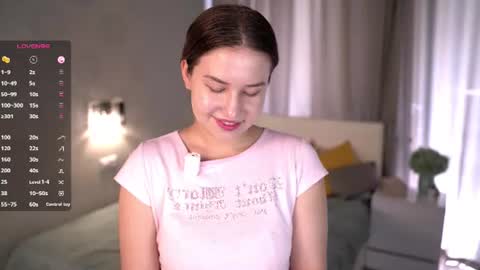 Snapshot of evelynnclaire chatting on 23, 6, 2026 Emily online show from 23, 6, 2026