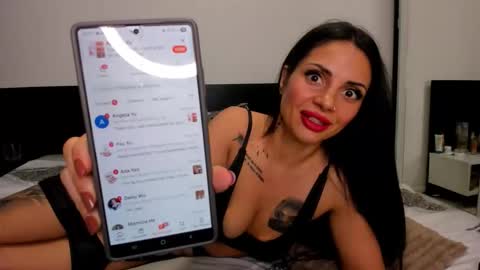 Snapshot of evelynneshawn chatting on 24, 4, 2026 Evelyne online show from 24, 4, 2026