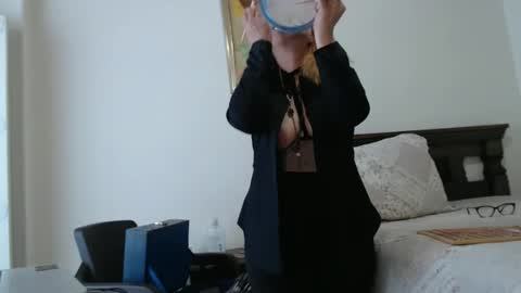 Snapshot of evelynsmithcol chatting on 21, 12, 2025 Evelyn Smith online show from 21, 12, 2025