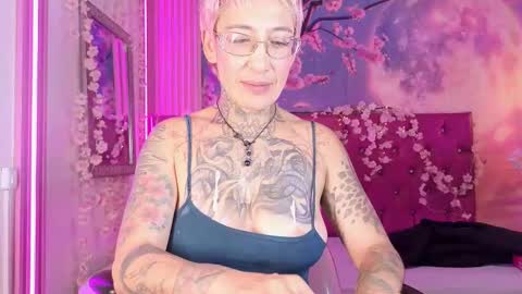 Snapshot of everlyn_sexx chatting on 12, 3, 2026 everlyn_sexx online show from 12, 3, 2026