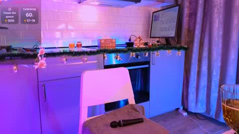 Snapshot of evestone_ chatting on 7, 1, 2025      Help me us to make 55 thumbs up  online show from 7, 1, 2025