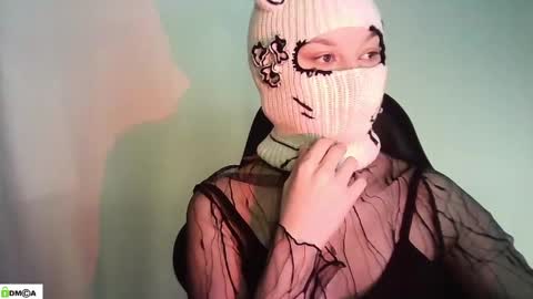 Snapshot of evie_muna chatting on 2, 5, 2026 Renesme White Im here from Monday to Friday online show from 2, 5, 2026