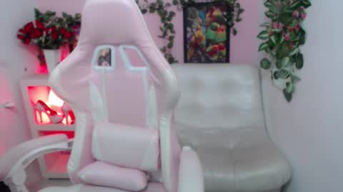 Snapshot of evil_stepmothers chatting on 8, 10, 2025 Pamela  online show from 8, 10, 2025
