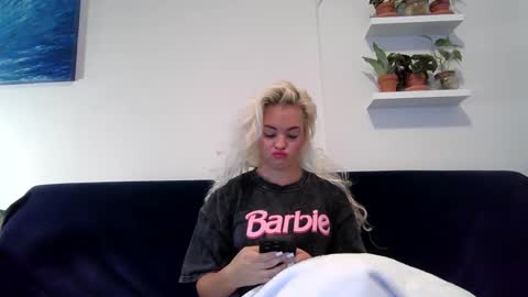 Badblondebunny online show from 2, 1, 2025