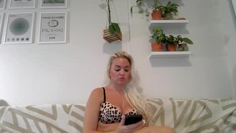Badblondebunny online show from 24, 2, 2025