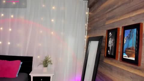 Snapshot of evoletbee chatting on 14, 7, 2026 Evolet online show from 14, 7, 2026